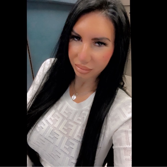 Meet your Posher, Sabrina - Picture 3 of 11